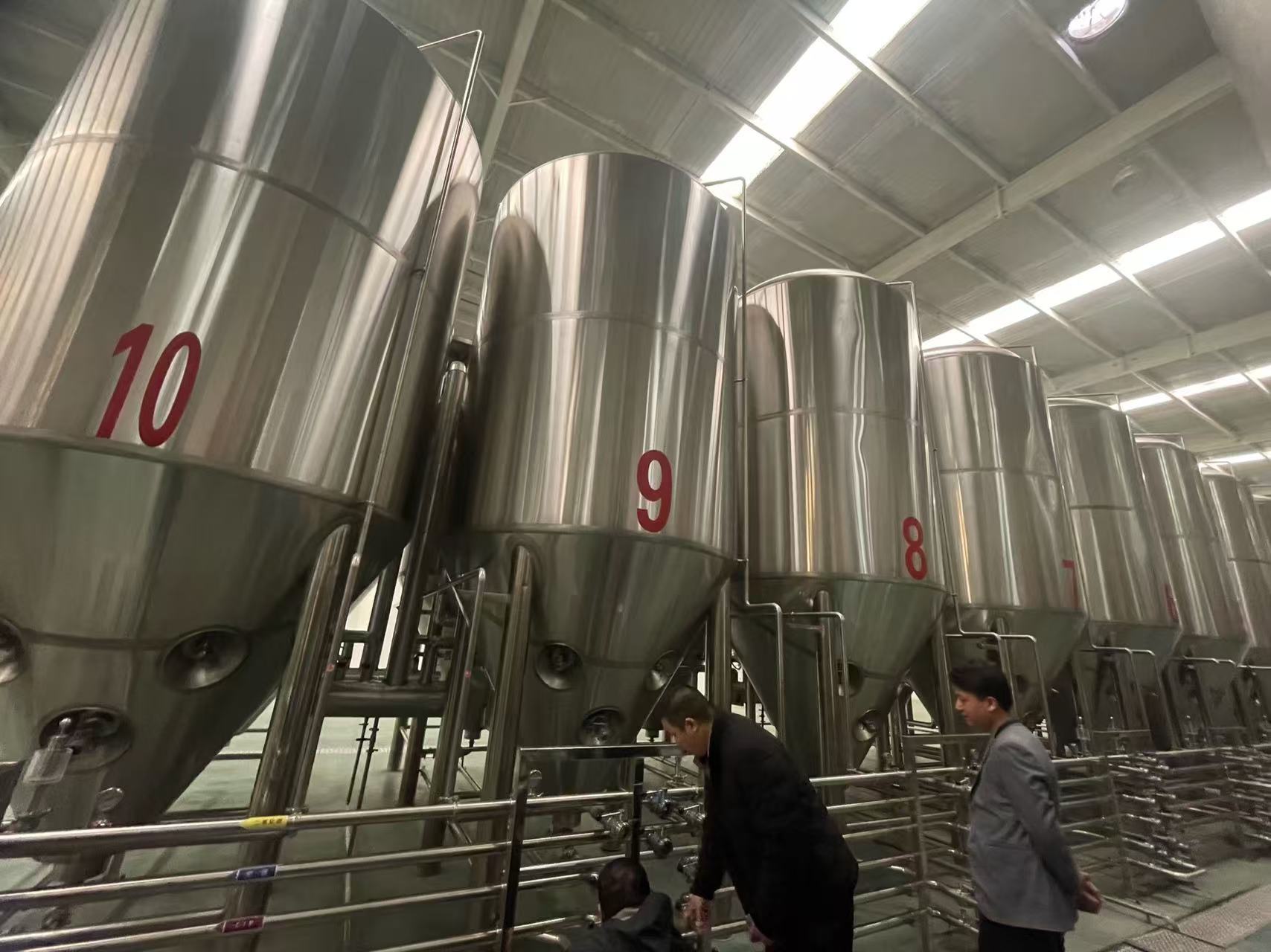 潍坊精酿啤酒设备厂—平面布置、设备设计、制造、调试、培训等一条龙服务